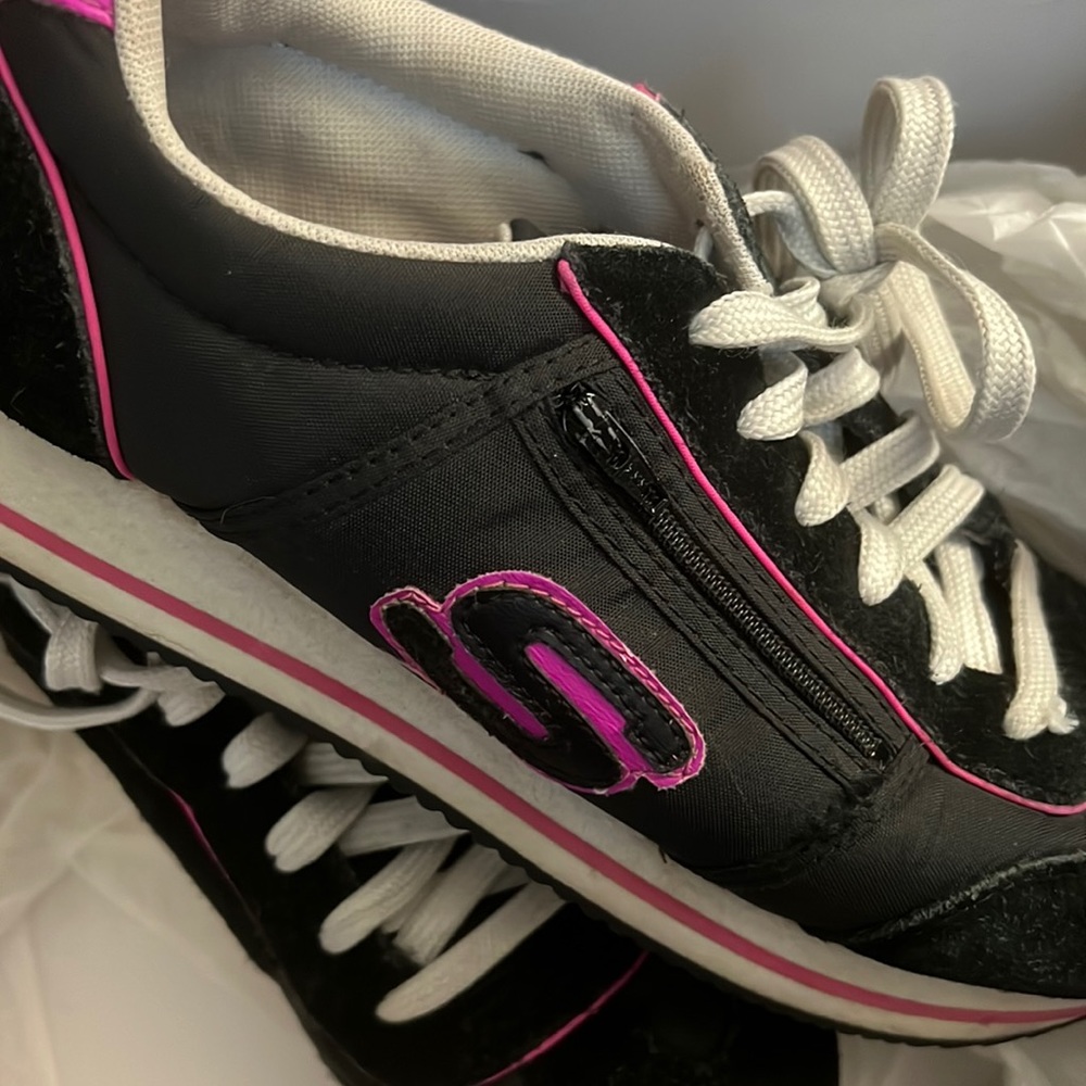 Throwback Sketchers size 8 1/2.